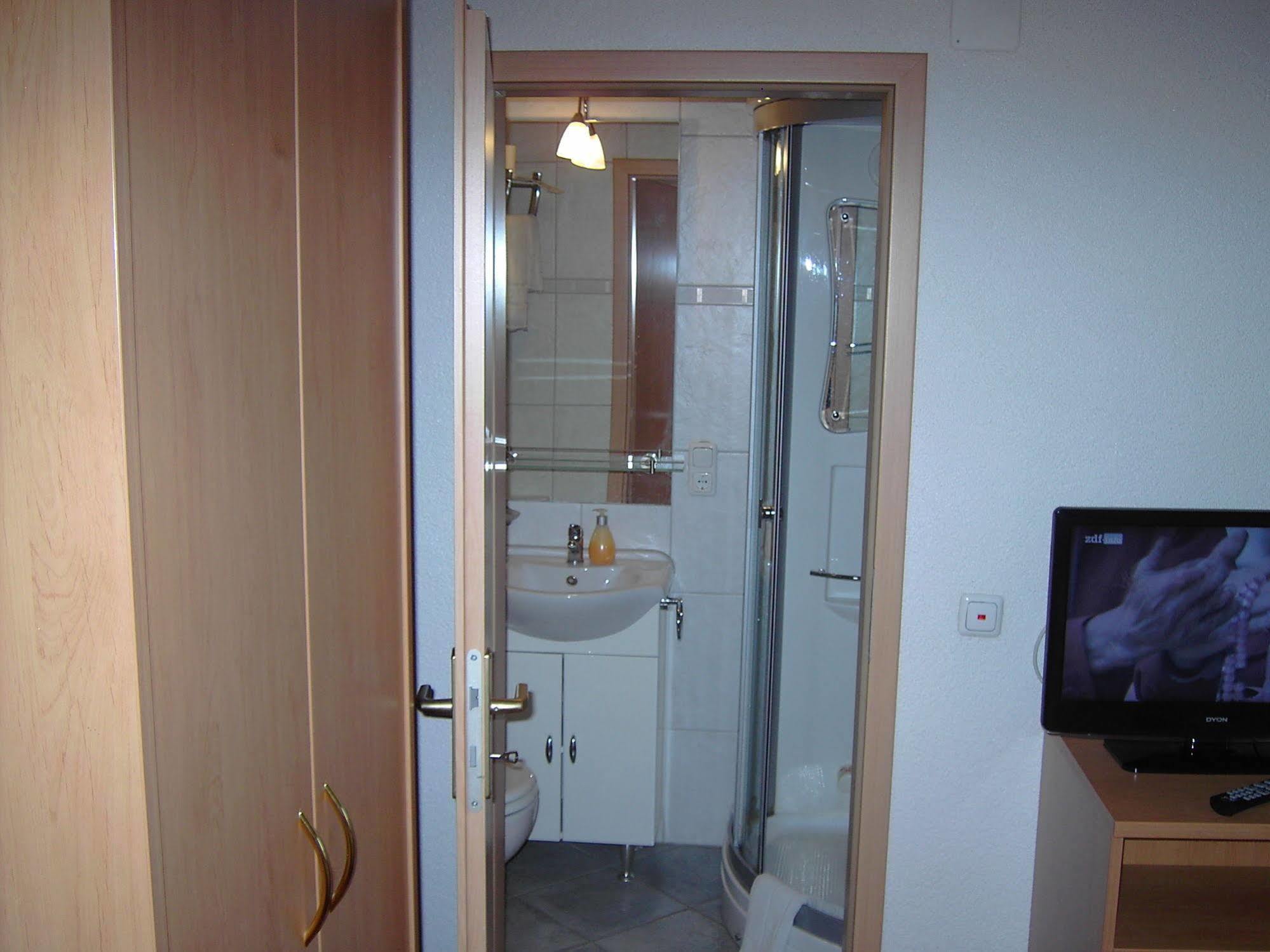 Hotel Hessisches Haus Rossdorf  Esterno foto
