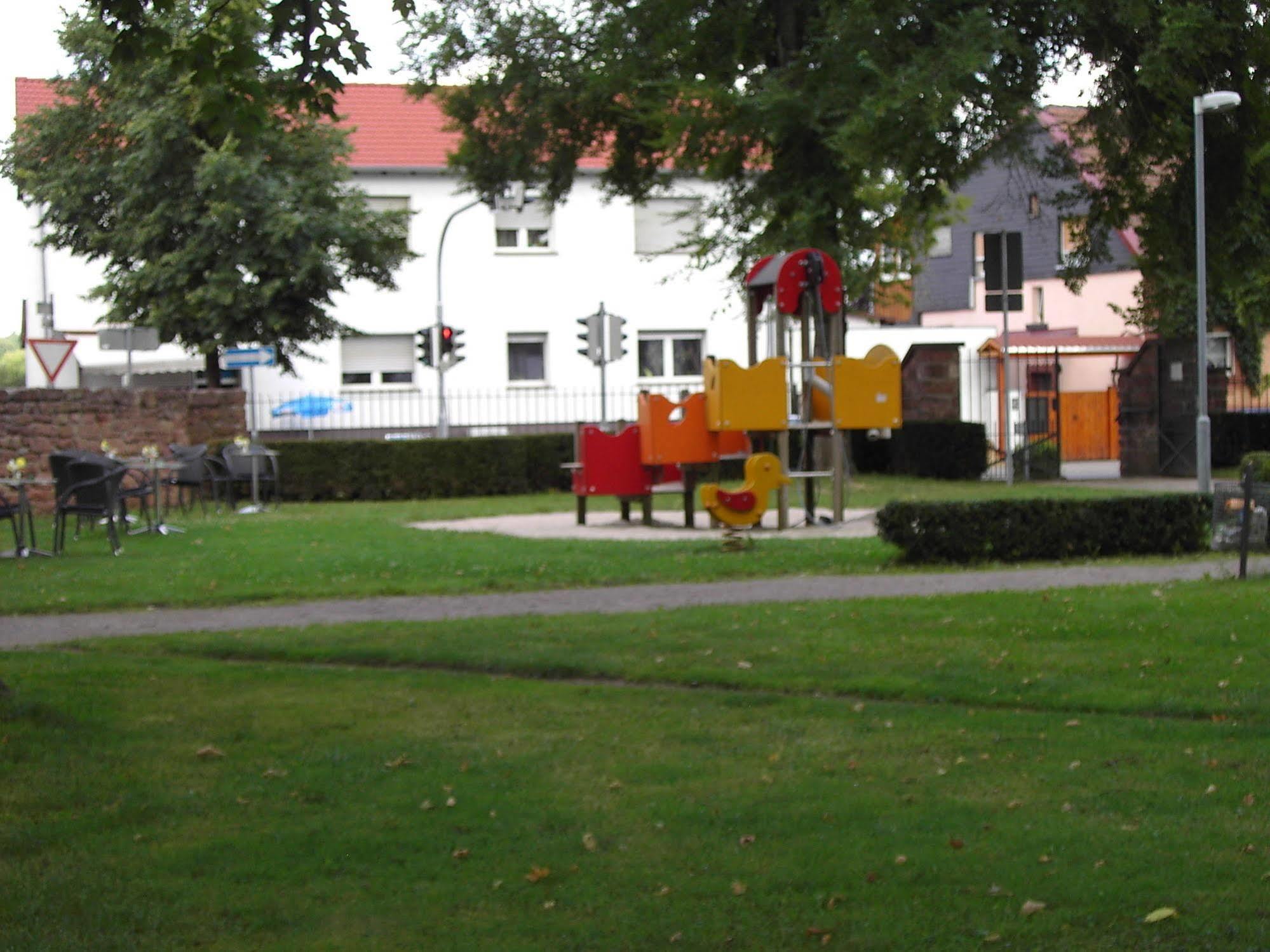 Hotel Hessisches Haus Rossdorf  Esterno foto
