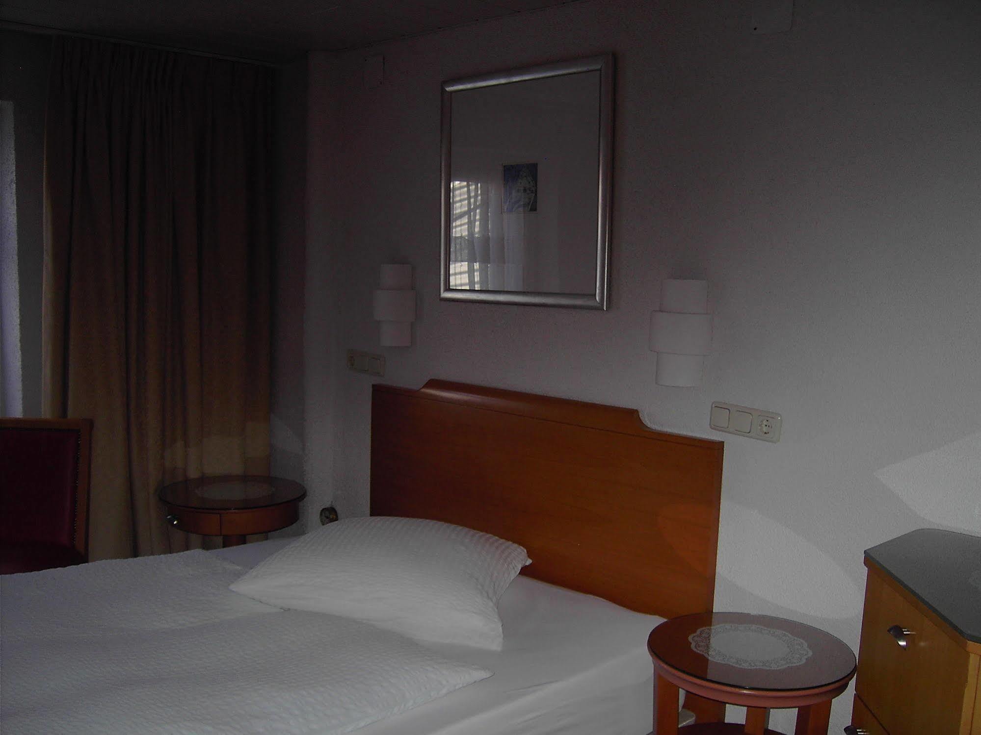 Hotel Hessisches Haus Rossdorf  Esterno foto
