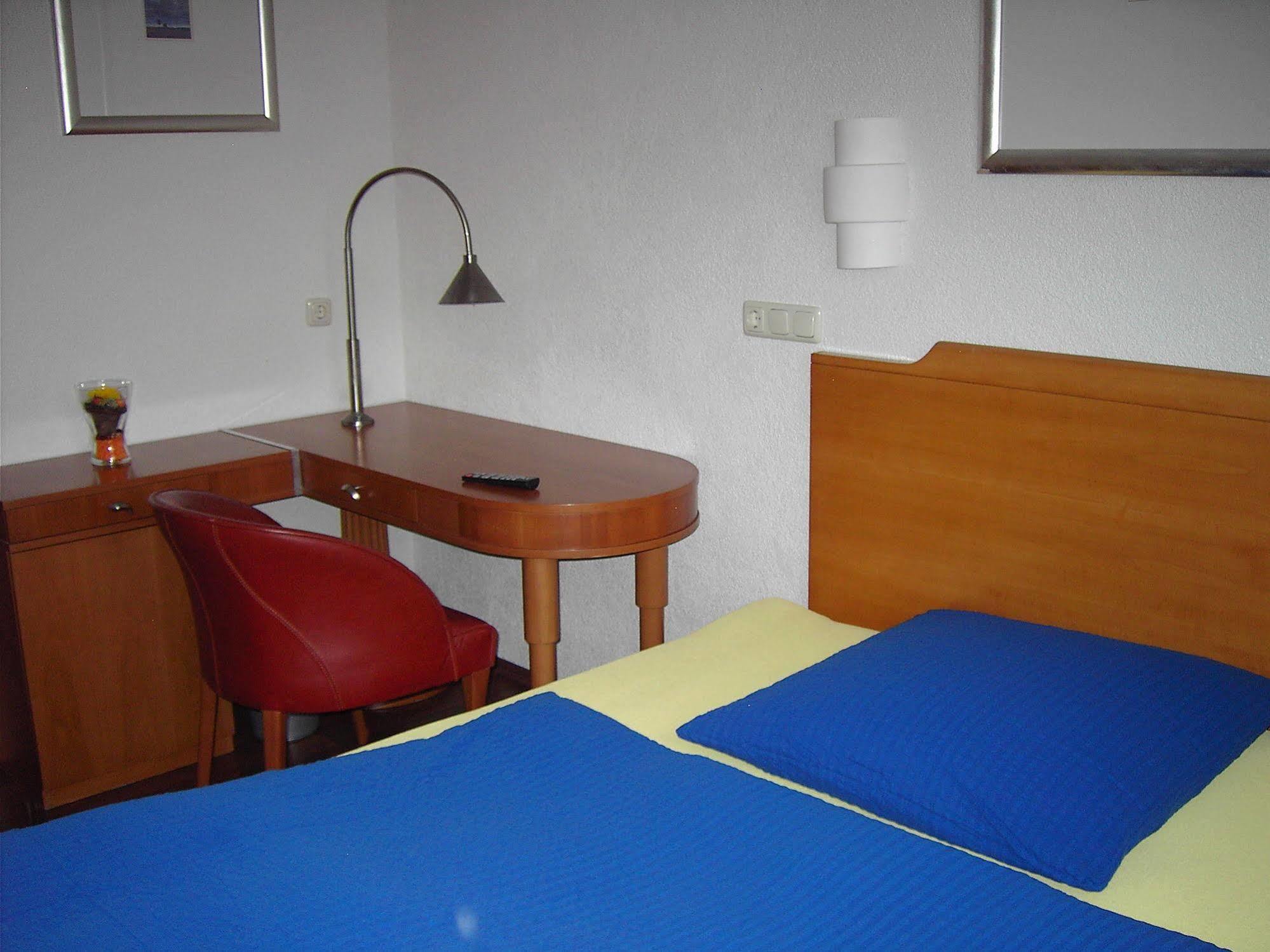 Hotel Hessisches Haus Rossdorf  Esterno foto